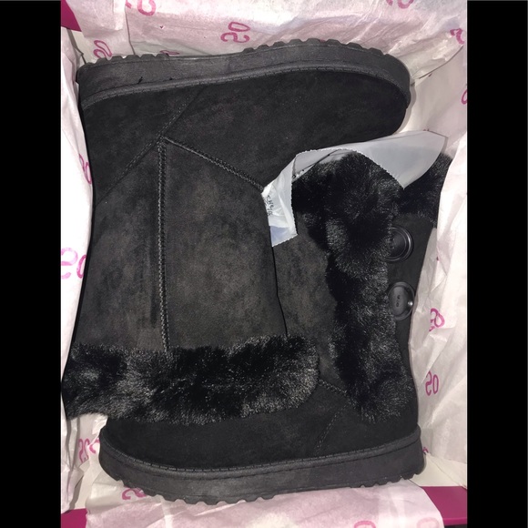 Black warm boots with faux-fur. New in Box. Size 7 - Picture 3 of 10